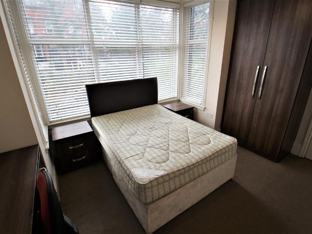 St Michaels Villas, Headingley, Leeds, West Yorkshire LS6, 1 bed flat to rent, £600 pcm | PrimeLocation