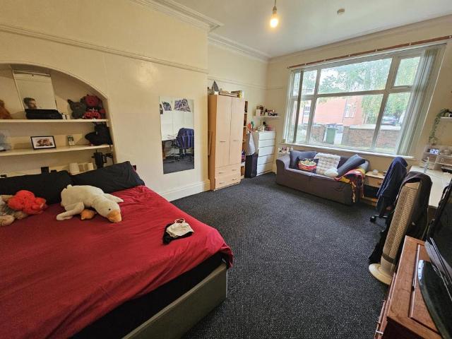 St Michaels Villas, Leeds 7 bed house to rent £3,579 pcm £826 pw