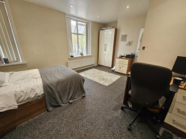 St Michaels Villas, Leeds 8 bed house to rent £5,027 pcm £1,160 pw