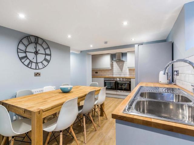 St Michaels Villas, Leeds LS6 8 bed house to rent £4,749 pcm £1,096 pw