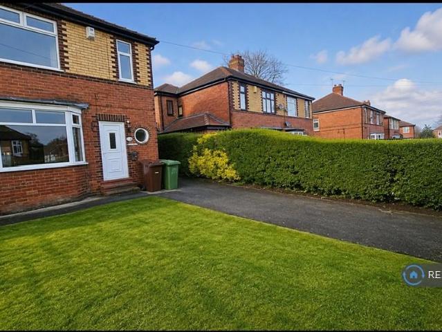 St Michaels Avenue, Pontefract, WF8 3 bed semi detached house to rent £1,095 pcm £253 pw