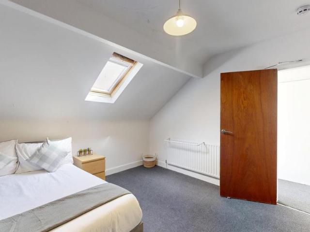 St Michaels Crescent, Leeds LS6 1 bed in a house share to rent £478 pcm £110 pw