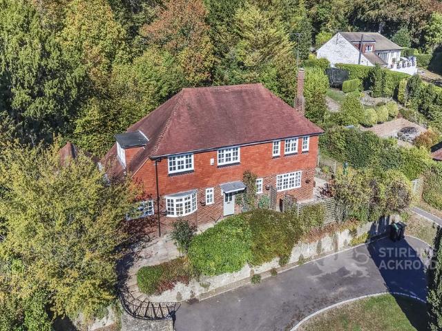 St. Michaels Drive, Sevenoaks TN14 5 bed detached house to rent £5,500 pcm £1,269 pw