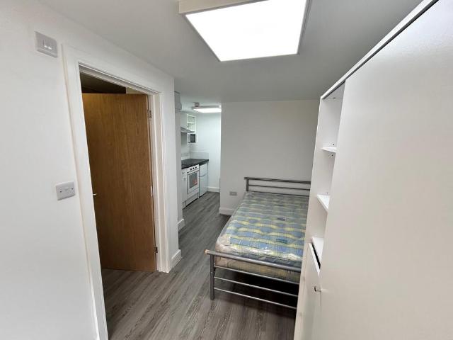 St. Michaels Hill, Bristol BS2 Studio to rent £985 pcm £227 pw
