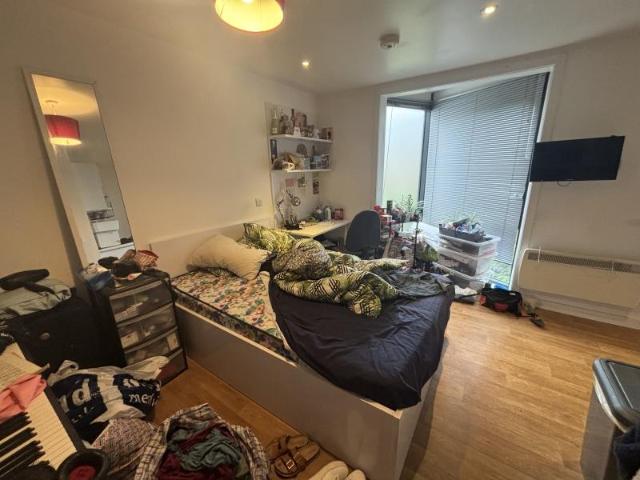 St Michaels Lane, Leeds LS6 1 bed flat to rent £815 pcm £188 pw