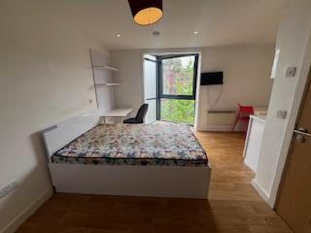 St Michaels Lane, Leeds LS6 1 bed flat to rent £815 pcm £188 pw