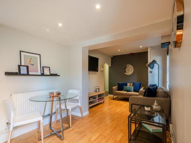 ST MICHAELS LANE, Leeds 4 bed flat to rent £1,473 pcm £340 pw