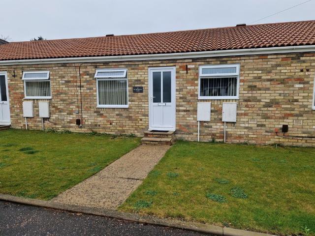 St Michaels Lane, Longstanton, Cambs. 1 bed semi detached bungalow to rent £995 pcm £230 pw