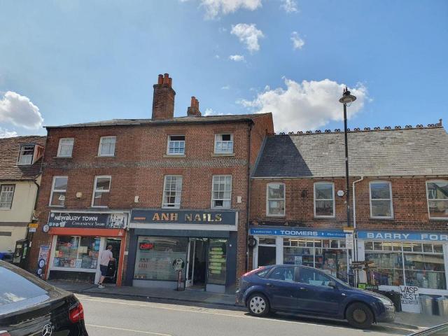 St. Michaels Road, Newbury 2 bed flat to rent £1,095 pcm £253 pw
