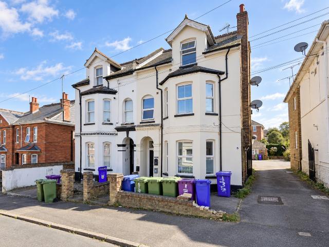 St. Michaels Road, Aldershot GU12, 1 bed flat to rent, £1,000 pcm | PrimeLocation