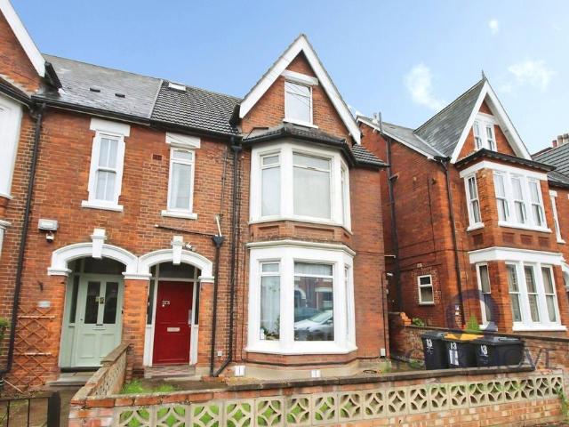 St. Michaels Road, Bedfordshire MK40 1 bed flat to rent £925 pcm £213 pw