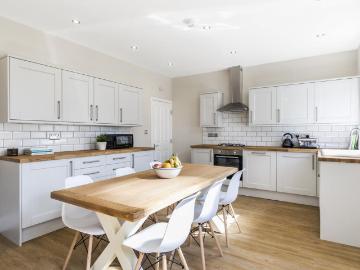 St. Michaels Road, Leeds LS6 6 bed house to rent £4,030 pcm £930 pw