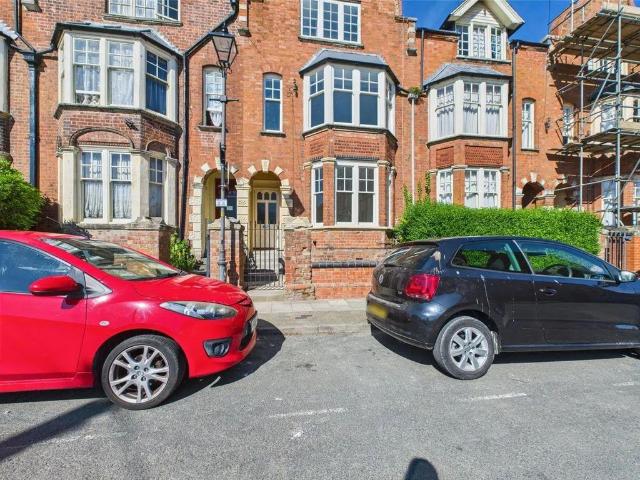 St. Michaels Square, Gloucester GL1 6 bed terraced house to rent £2,995 pcm £691 pw