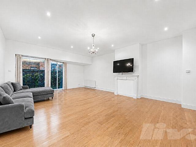 St Michaels Street, London W2 4 bed house to rent £6,000 pcm £1,385 pw
