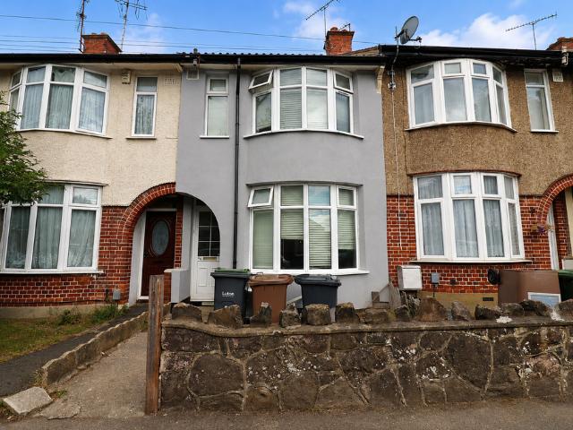 St. Monicas Avenue, Luton LU3 2 bed house to rent £1,350 pcm £312 pw