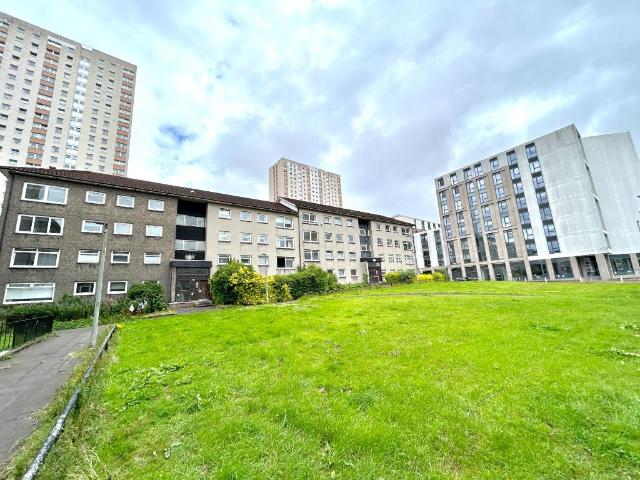 St Mungo Avenue, Townhead, Glasgow, G4 3 bed flat to rent £1,395 pcm £322 pw