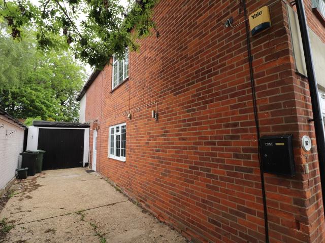 St. Nicholas Close, Witham CM8, 3 bed maisonette to rent, £1,495 pcm | PrimeLocation