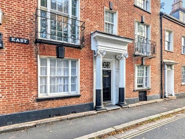 St. Olaves Mews, Bartholomew Street. 1 bed flat to rent £1,150 pcm £265 pw