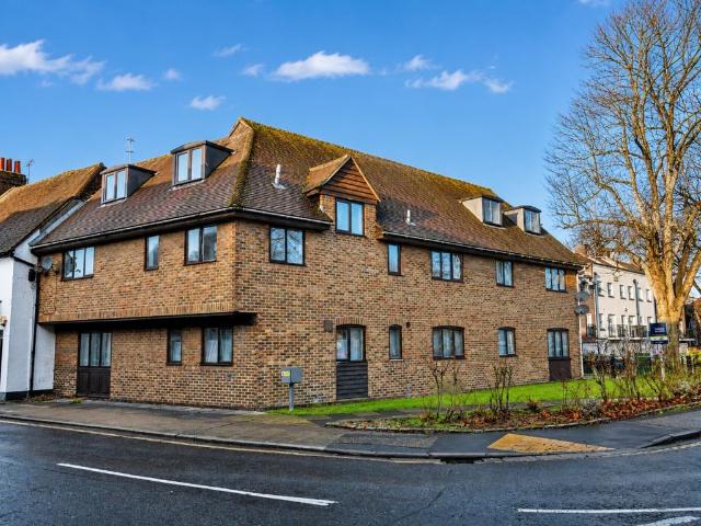 St Pancras, Chichester PO19, 2 bed flat to rent, £1,295 pcm | PrimeLocation