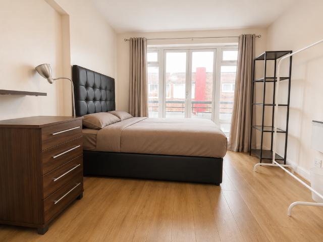 St Pancras, London NW1 3 bed flat to rent £3,750 pcm £865 pw