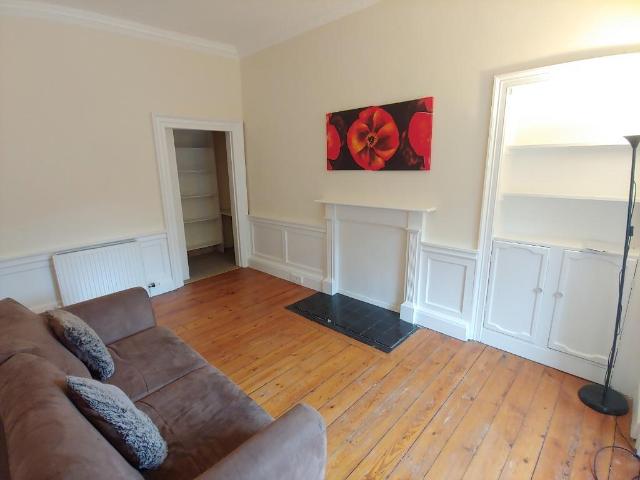 St Patrick Street, Edinburgh, EH8 3 bed flat to rent £2,150 pcm £496 pw