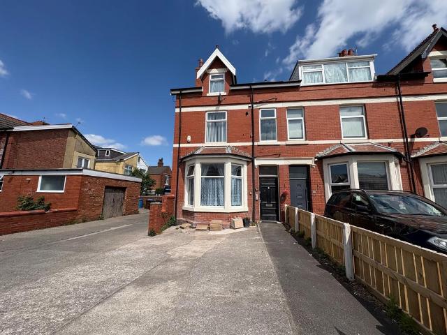 St. Patricks Road South, Lytham St. 1 bed flat to rent £650 pcm £150 pw