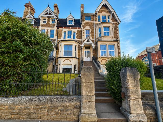 St. Pauls Terrace, Northampton, NN2 3 bed apartment to rent £1,000 pcm £231 pw