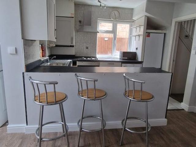 St. Pauls Avenue, Slough SL2, 4 bed semi detached house to rent, £2,700 pcm | PrimeLocation