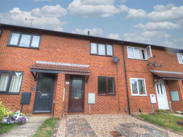St. Pauls Close, Evesham 2 bed terraced house to rent £995 pcm £230 pw