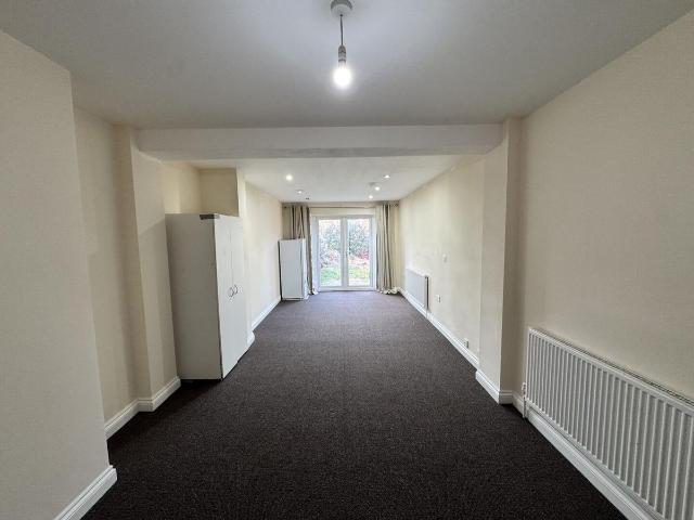 St. Pauls Close, Hounslow TW3, 1 bed property to rent, £1,000 pcm | PrimeLocation