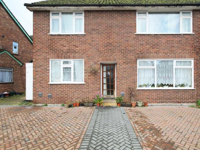 St. Pauls Close, Hounslow TW3, 2 bed flat to rent, £1,795 pcm | PrimeLocation