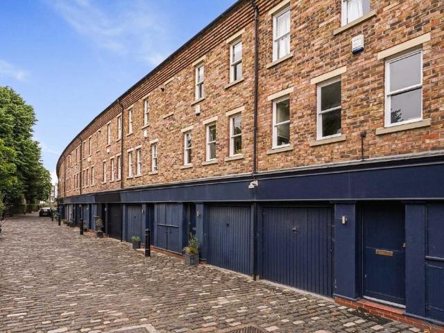 St. Pauls Mews, London NW1 3 bed terraced house to rent £4,750 pcm £1,096 pw