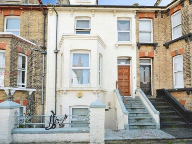 St Pauls Road, Margate, CT9 2DB 2 bed flat to rent £975 pcm £225 pw