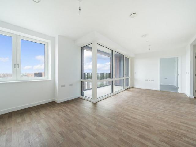 St Pauls Road, Barking, London, IG11 1 bed flat to rent £1,530 pcm £353 pw