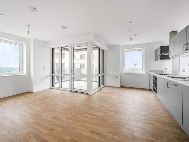 St Pauls Road, Barking, London, IG11 2 bed flat to rent £1,900 pcm £438 pw