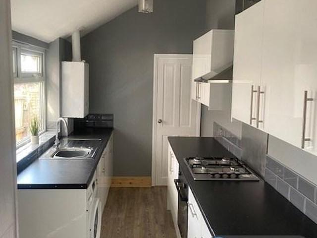 St. Pauls Road, Luton, LU1 2 bed terraced house to rent £1,300 pcm £300 pw