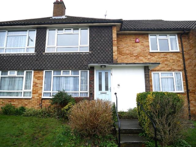 St. Peter's Court, Queens Road Hendon NW4, 2 bed maisonette to rent, £1,950 pcm | PrimeLocation