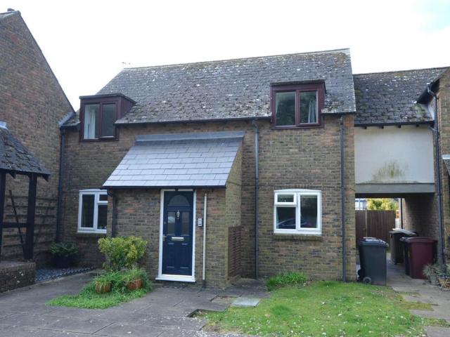 St Peters Crescent, Selsey 2 bed flat to rent £1,100 pcm £254 pw