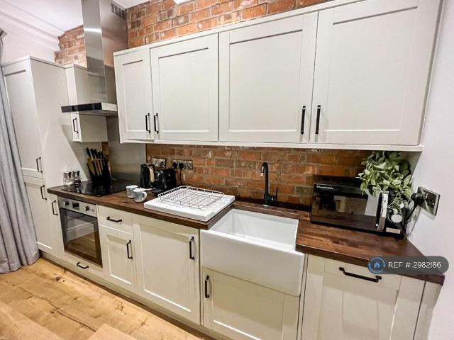 St Peter's Gate, Nottingham, NG1 1 bed flat to rent £1,050 pcm £242 pw