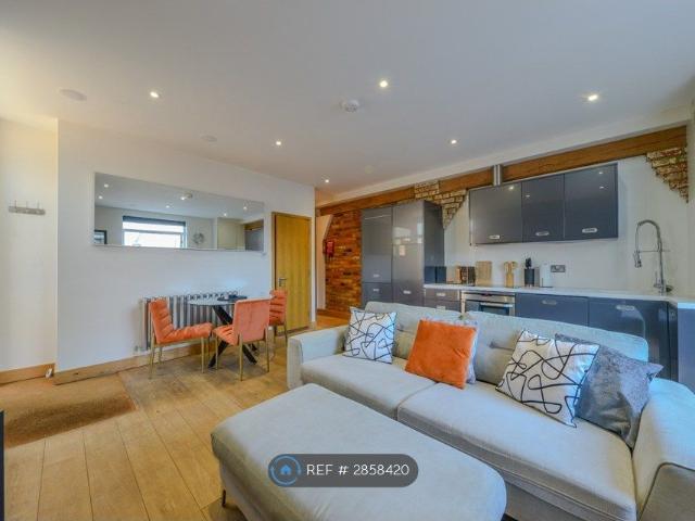 St. Peters Mews, St. Albans AL1, 2 bed flat to rent, £3,650 pcm | PrimeLocation