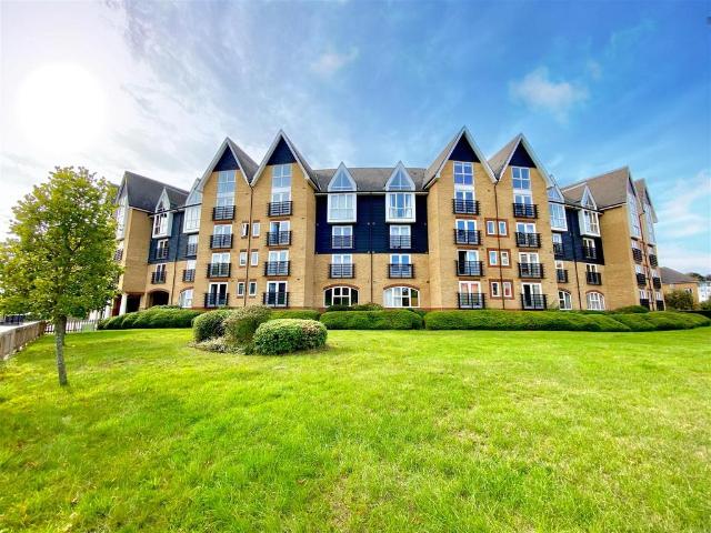 St Peters Street, MAIDSTONE, ME16 1 bed apartment to rent £1,050 pcm £242 pw