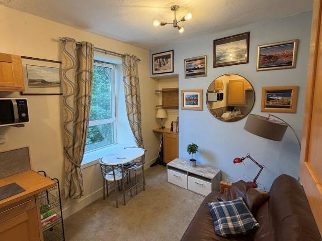 St Peters Street, Aberdeen, AB24 1 bed flat to rent £585 pcm £135 pw