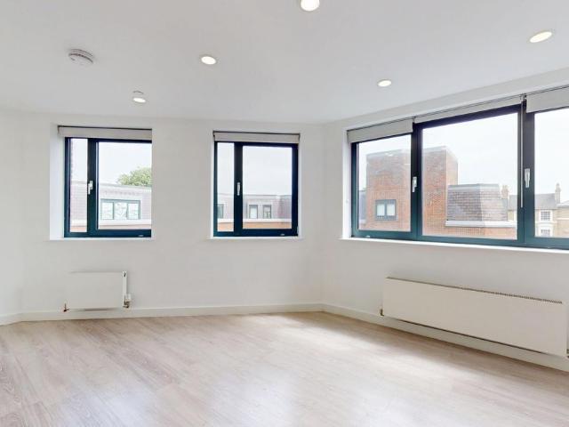 St. Peters Street, Bedford MK40, 2 bed flat to rent, £1,295 pcm | PrimeLocation
