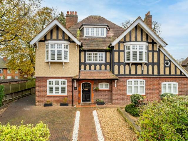 St. Peters Street, Hertfordshire AL1 1 bed apartment to rent £1,650 pcm £381 pw