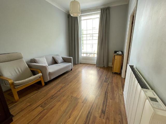 St. Peter's Street, London N1 1 bed flat to rent £2,050 pcm £473 pw