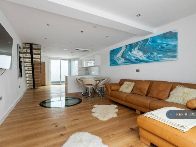 St. Peter's Street, London, N1 1 bed in a house share to rent £1,780 pcm £411 pw