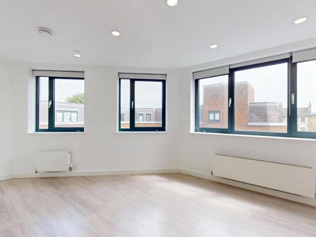 St. Peters Street 1 bed flat to rent £1,025 pcm £237 pw