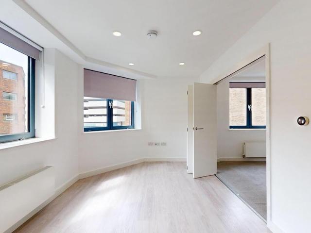 St. Peters Street 1 bed flat to rent £1,100 pcm £254 pw