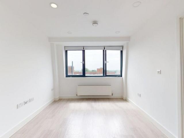 St. Peters Street 1 bed flat to rent £1,100 pcm £254 pw