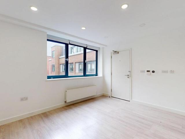 St. Peters Street 1 bed flat to rent £1,120 pcm £258 pw